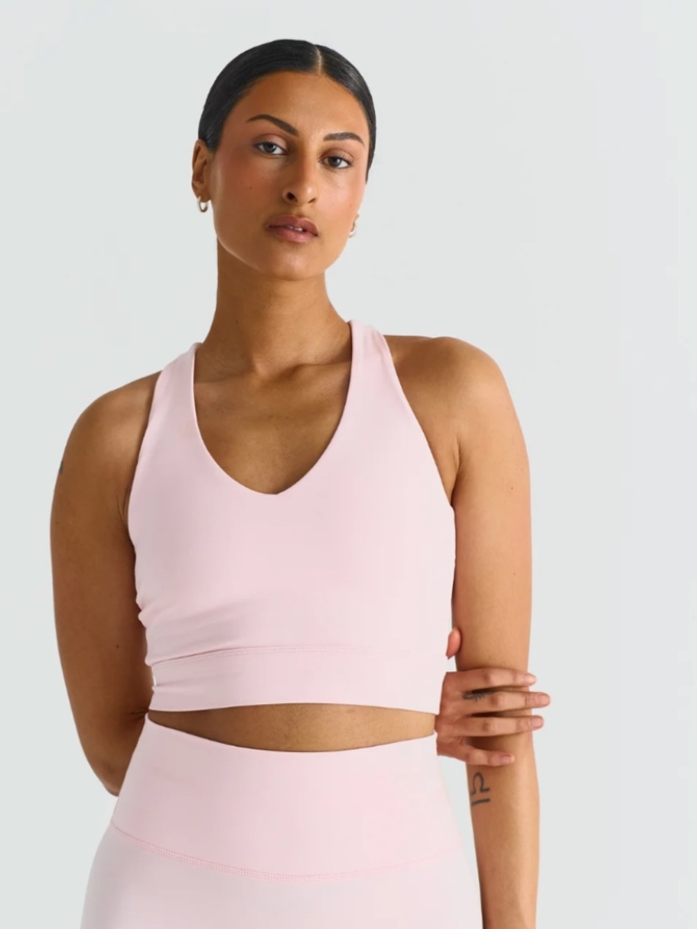 SISTERLY TRIBE SOFTSCULPT V-NECK CROSS BACK BRA - BALLET SLIPPER
